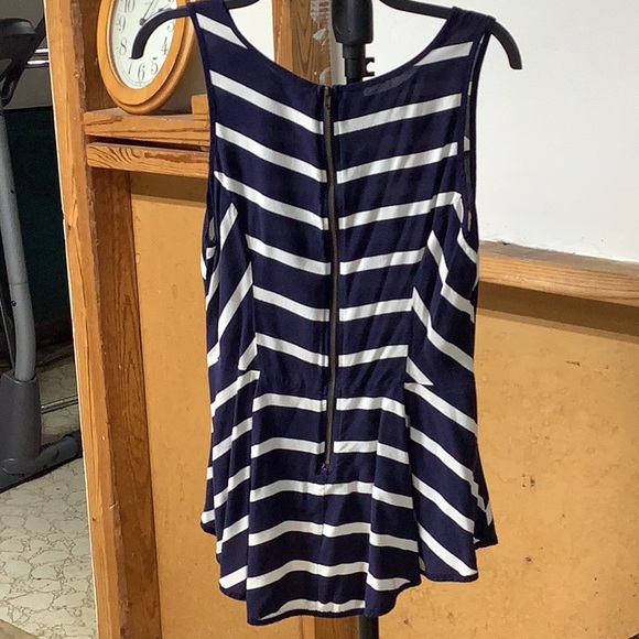 Xhilaration peplum top - Picture 2 of 5